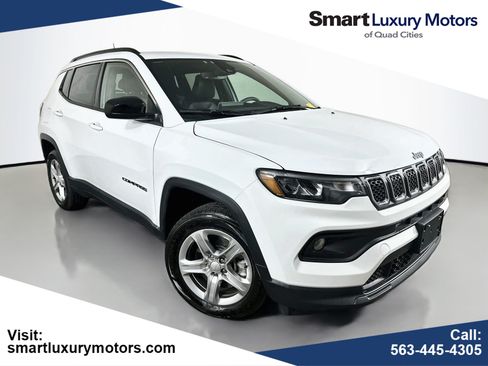Used 2023 Jeep Compass Latitude w/ Sun and Sound Group AWD/4WD image 1