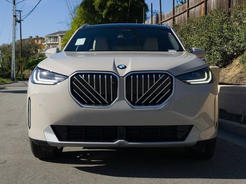 New 2026 BMW X3 xDrive30 w/ Premium Package image 3