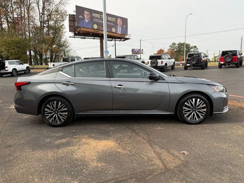 Used 2024 Nissan Altima 2.5 SV image 5