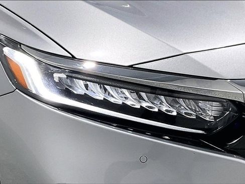 Used 2019 Honda Accord Touring image 32