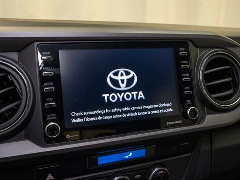 Used 2022 Toyota Tacoma TRD Off-Road image 11