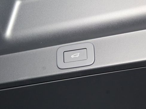 New 2026 Land Rover Range Rover Long Wheelbase SE image 13