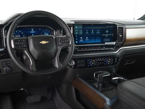Used 2024 Chevrolet Silverado 1500 High Country w/ High Country Premium Package AWD/4WD image 17