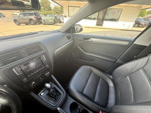 Used 2018 Volkswagen Jetta SE image 17
