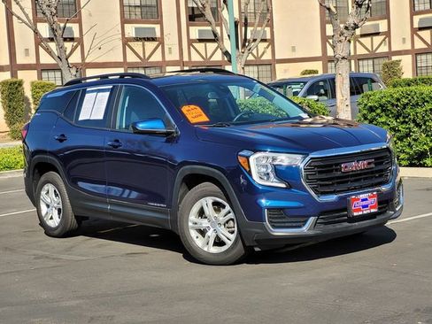 Used 2022 GMC Terrain SLE w/ Driver Convenience Package image 2