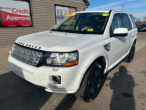 Used 2014 Land Rover LR2 HSE image 1