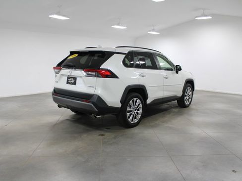 Used 2020 Toyota RAV4 Limited image 9