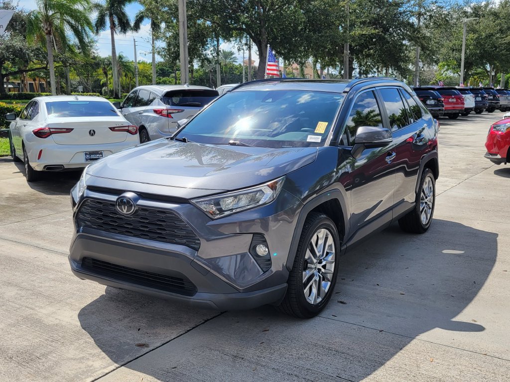 Used 2019 Toyota RAV4 XLE Premium FWD image 3