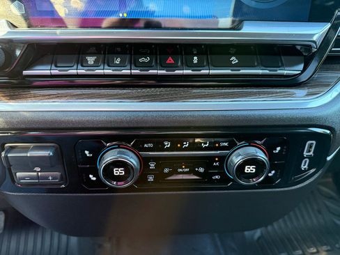 Used 2025 Chevrolet Silverado 2500 LT w/ Convenience Package image 30