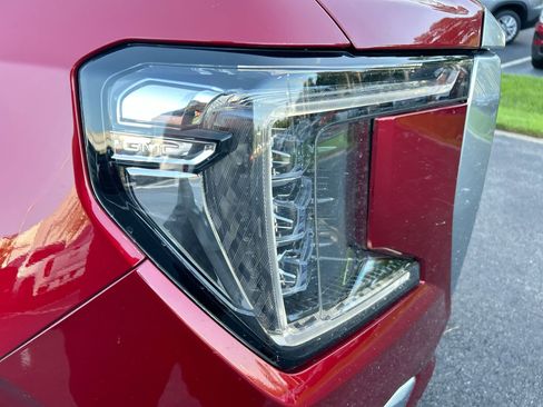 Used 2023 GMC Yukon XL Denali image 11