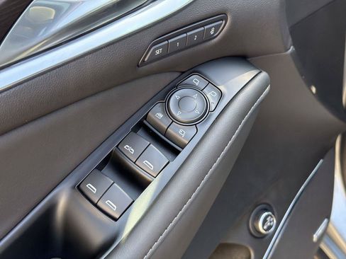 Used 2023 Buick Enclave Avenir w/ Avenir Technology Package FWD image 23