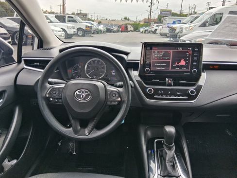 Used 2021 Toyota Corolla LE FWD image 11