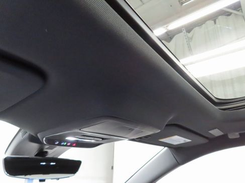 Used 2024 GMC Acadia Denali image 28