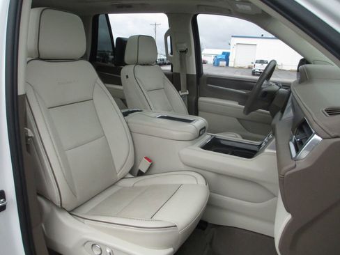 Used 2021 GMC Yukon Denali w/ Denali Premium Package AWD/4WD image 27