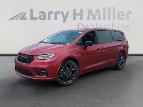 New 2026 Chrysler Pacifica Select FWD image 1