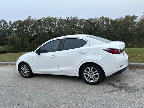 Used 2017 Toyota Yaris iA image 3