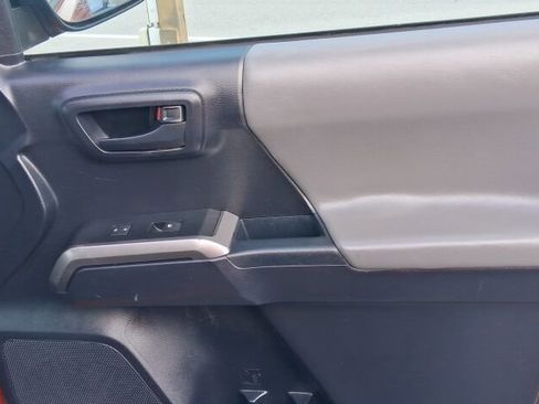 Used 2018 Toyota Tacoma SR5 image 24