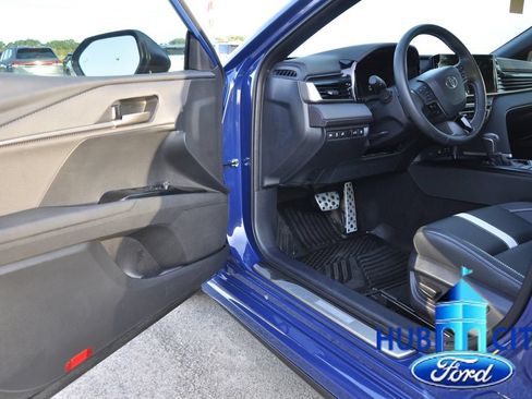 Used 2025 Toyota Camry SE w/ Multimedia Upgrade Package FWD image 11