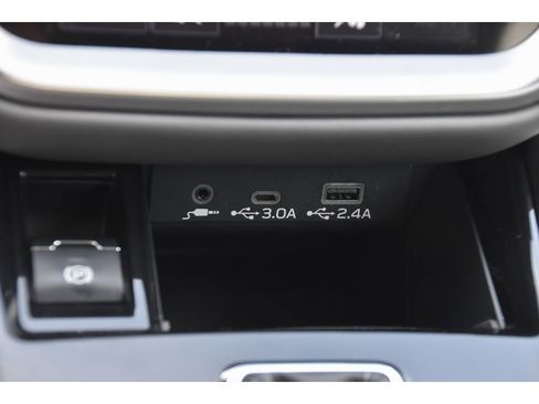 Certified 2025 Subaru Outback Onyx Edition AWD/4WD image 38