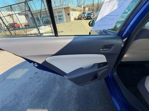 Used 2016 Toyota Prius Two image 20