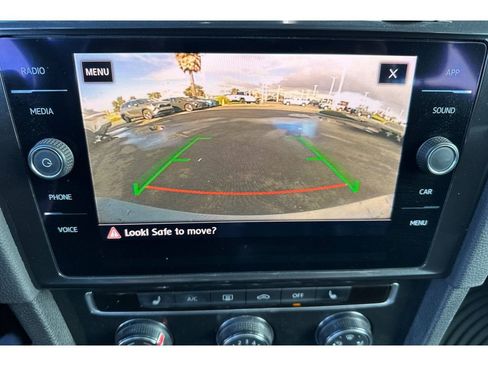 Used 2018 Volkswagen Golf SE image 22