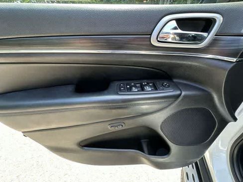Used 2019 Jeep Grand Cherokee Limited AWD/4WD image 19