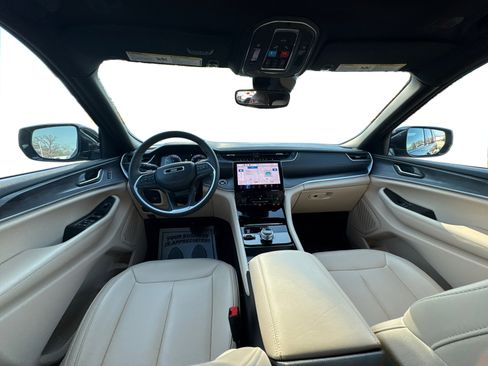 Used 2024 Jeep Grand Cherokee Limited image 23