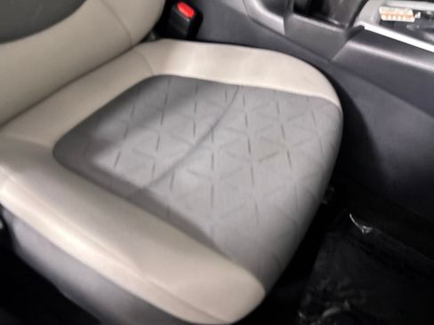 Used 2025 Toyota RAV4 XLE w/ Convenience Package FWD image 31