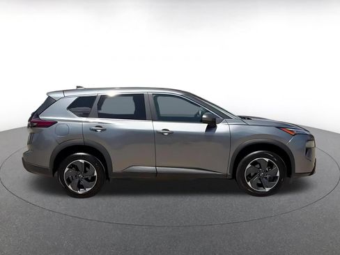 Used 2025 Nissan Rogue SV AWD/4WD image 16
