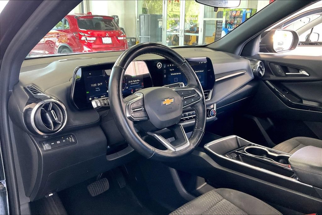 Used 2025 Chevrolet Equinox LT AWD/4WD image 4