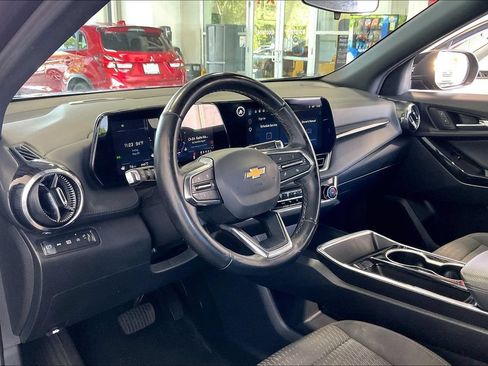 Used 2025 Chevrolet Equinox LT AWD/4WD image 4