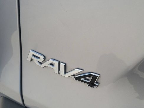 Certified 2022 Toyota RAV4 LE FWD image 9