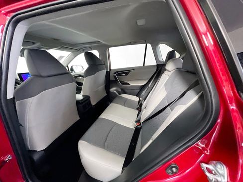 Used 2025 Toyota RAV4 XLE w/ Convenience Package FWD image 28