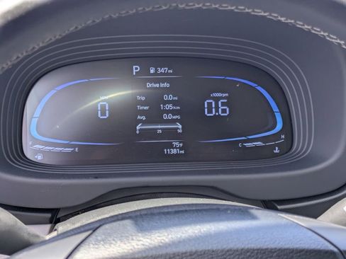Used 2025 Hyundai Venue SEL FWD image 19