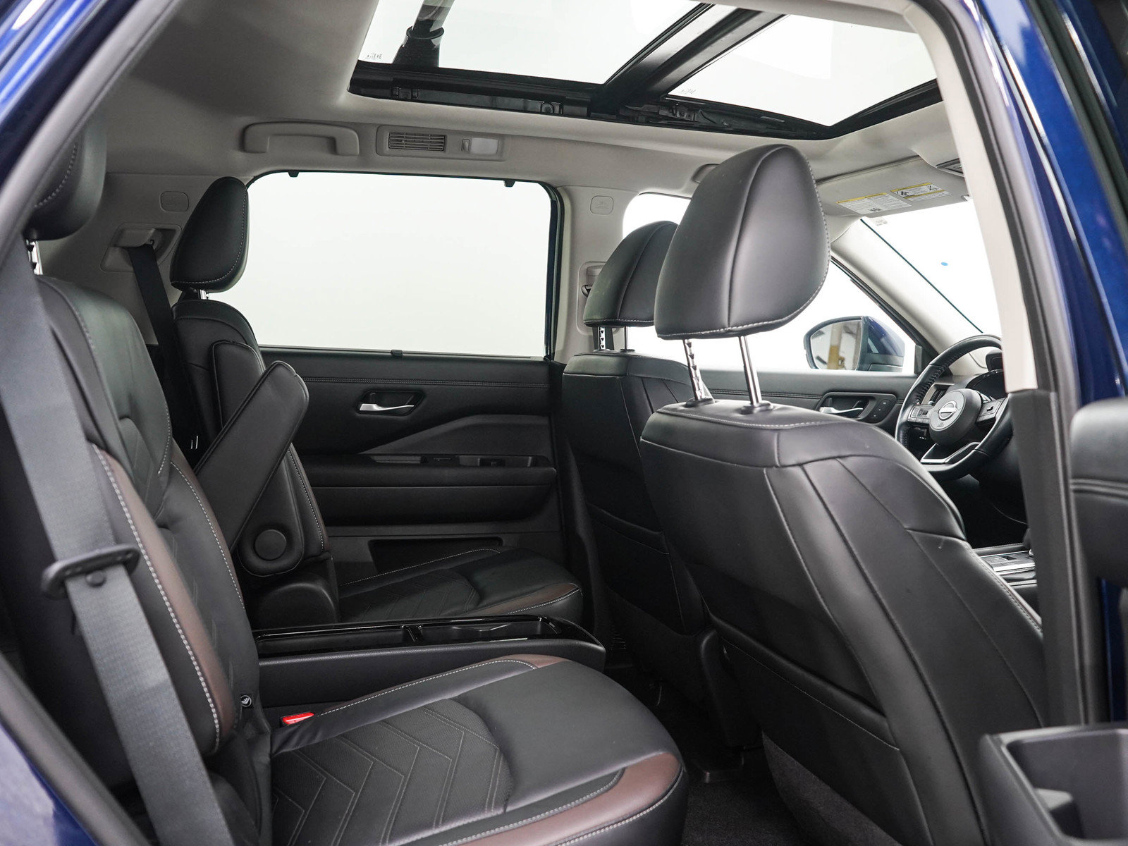 Used 2022 Nissan Pathfinder Platinum AWD/4WD image 13