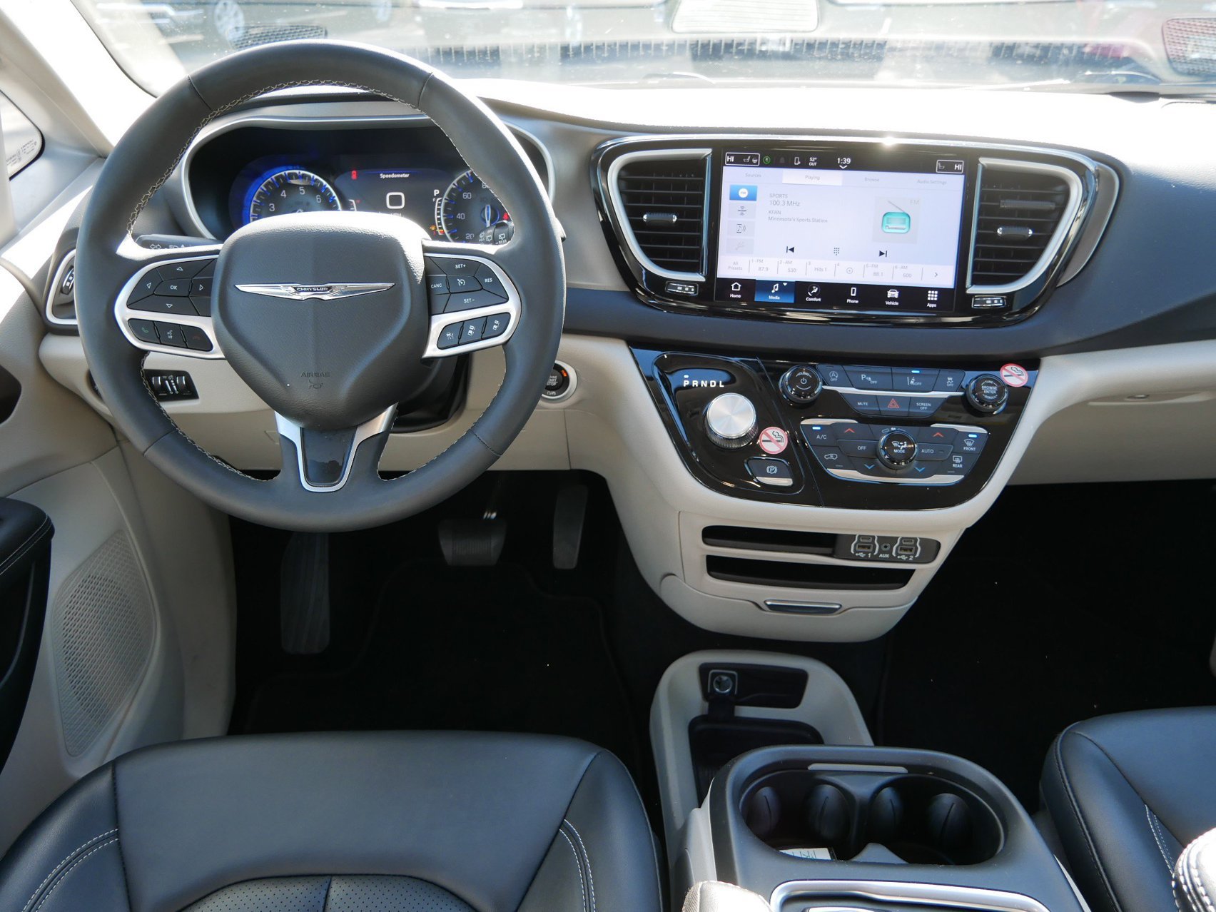 Used 2024 Chrysler Pacifica Touring-L FWD image 12