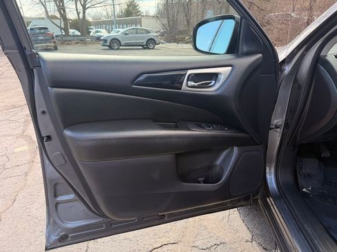 Used 2016 Nissan Pathfinder SV image 20