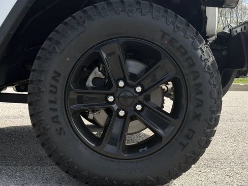 Used 2021 Jeep Wrangler Unlimited Sahara AWD/4WD image 24