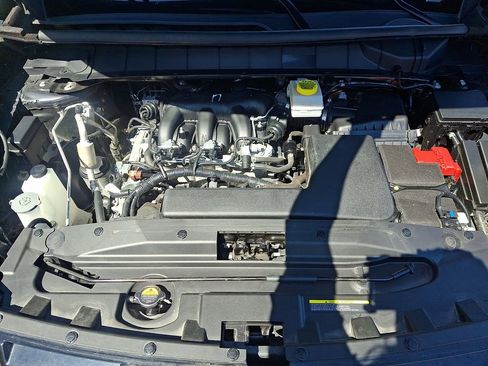Used 2024 Nissan Pathfinder SV AWD/4WD image 28