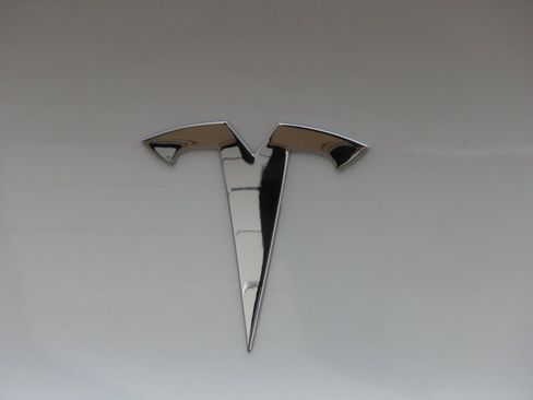 Used 2023 Tesla Model 3 Standard Range image 17