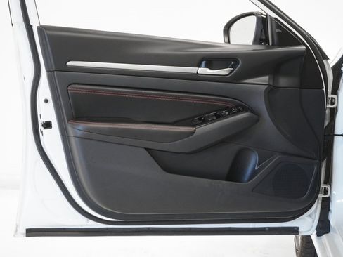 Used 2023 Nissan Altima 2.5 SR image 13