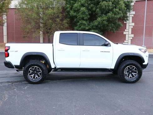 Used 2026 Chevrolet Colorado ZR2 w/ Technology Package AWD/4WD image 38