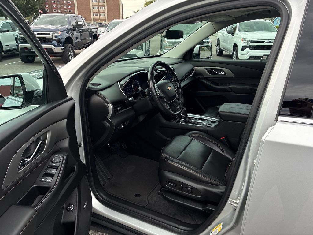 Used 2020 Chevrolet Traverse LT w/ LT Premium Package AWD/4WD image 10