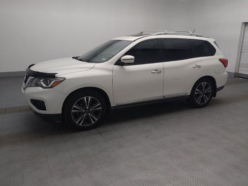 Used 2017 Nissan Pathfinder Platinum FWD image 2