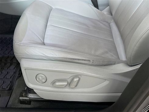 Used 2022 Audi Q5 2.0T Premium image 9