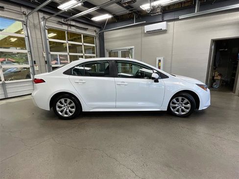 Used 2020 Toyota Corolla LE FWD image 6