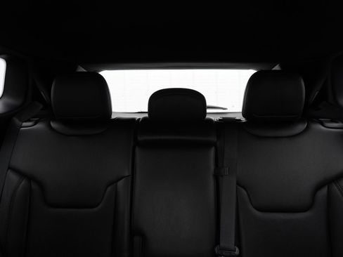 Used 2023 Jeep Compass Latitude image 32