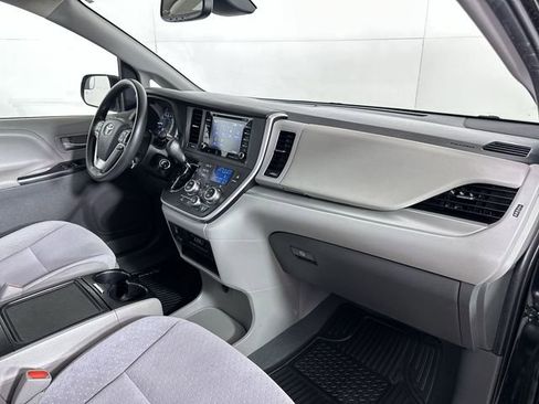 Used 2020 Toyota Sienna LE AWD/4WD image 28