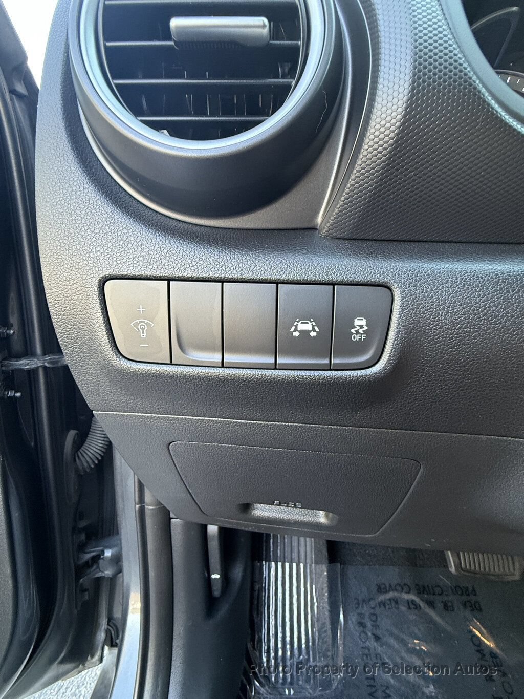 Used 2020 Hyundai Kona SE AWD/4WD image 16