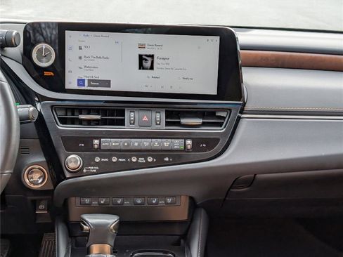 Used 2024 Lexus ES 350 w/ Technology Package image 18